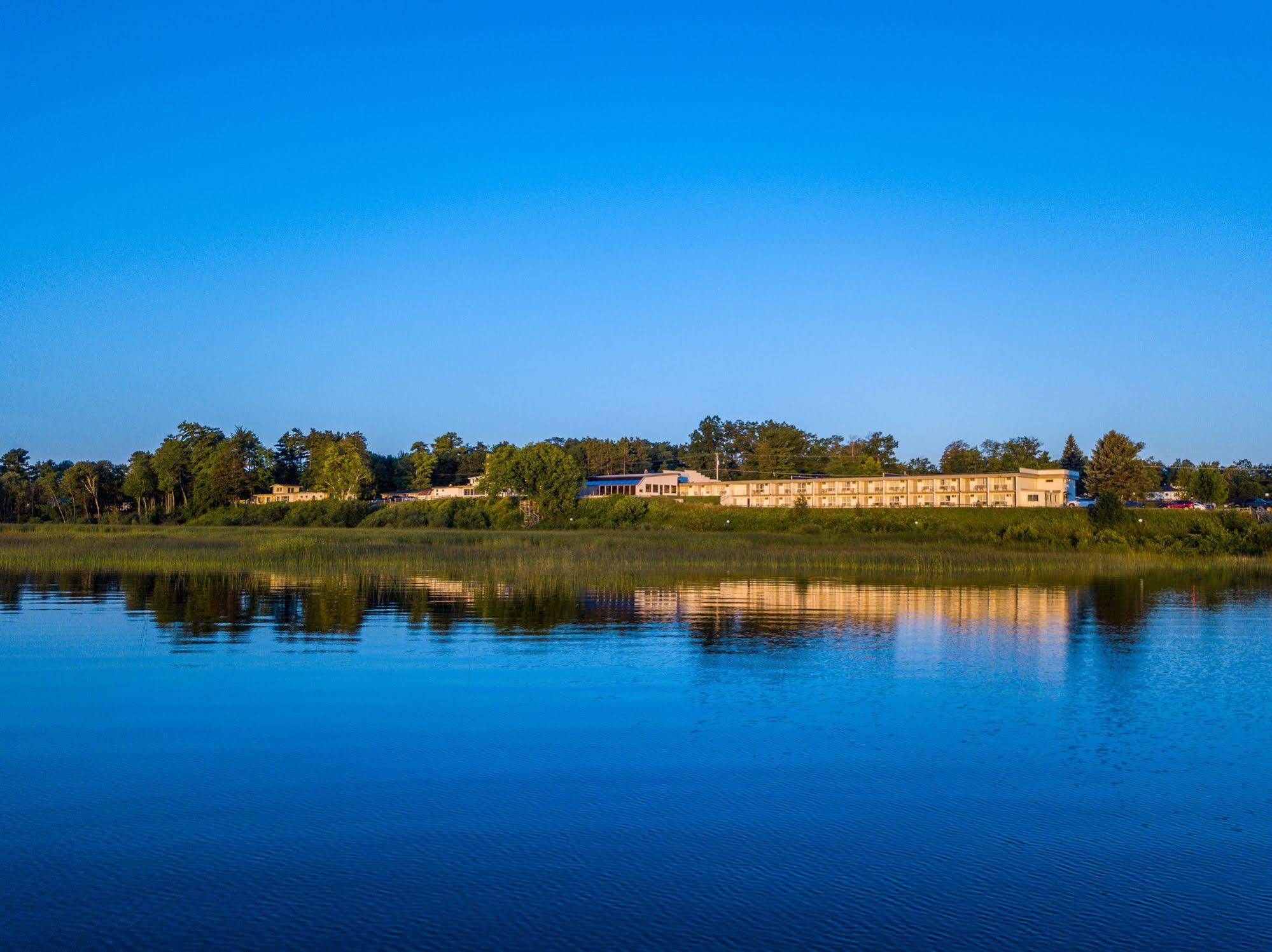 Terrace Bay Hotel - Lakefront Escanaba Zewnętrze zdjęcie