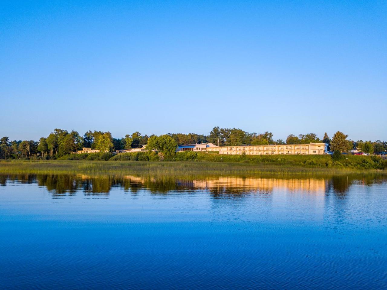 Terrace Bay Hotel - Lakefront Escanaba Zewnętrze zdjęcie